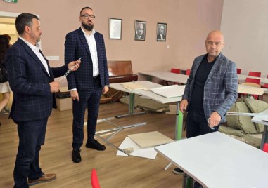 Кметът за ремонта на СУ Любен Каравелов: Сезирам прокуратурата, изпълнението е некачествено