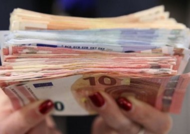 Политико за България: Най-бедната страна в ЕС се готви да влезе в еврозоната