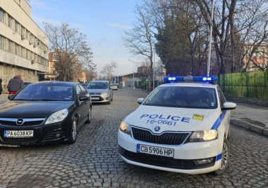 Сапьори и полиция окопираха бензиностанция в Сопот зарадо кола-бомба