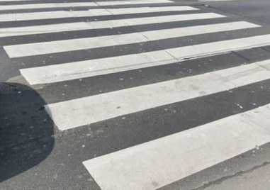 44 годишен водач е блъснал пресичащи майка с количка с 2 годишно дете в