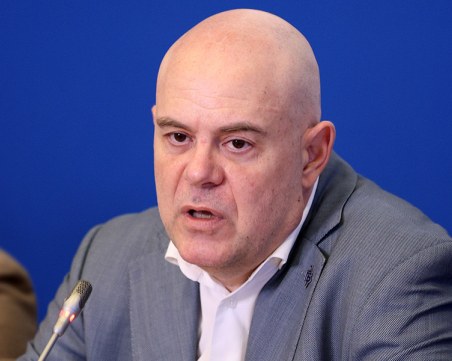 Бившият главен прокурор Иван Гешев е искал от подчинени да търсят свидетели по 