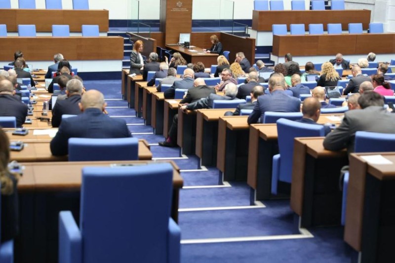 Парламентът отхвърли ветото на Радев върху промените в закона за ВЕИ
