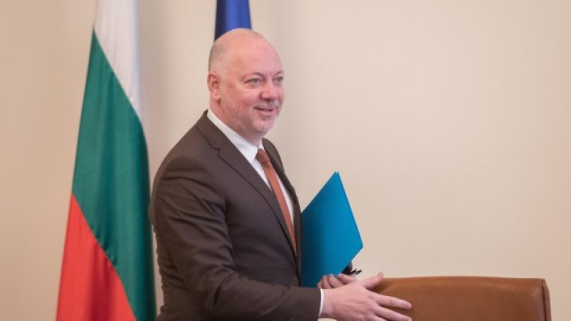 Росен Желязков: Въвеждаме еврото плавно, не стихийно