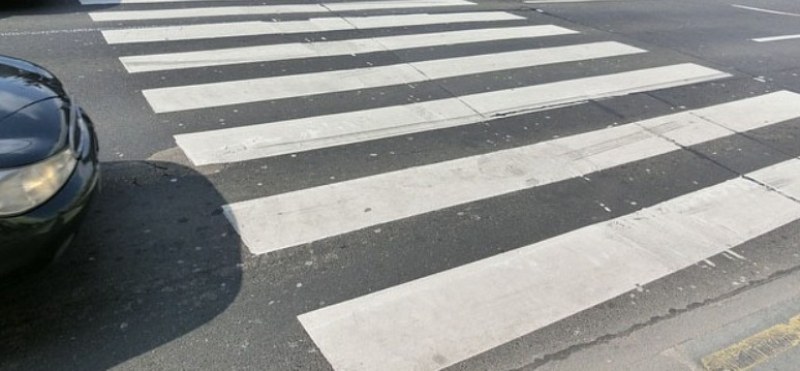 Шофьор блъсна майка с детска количка на пешеходна пътека в Плевен