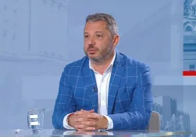 Делян Добрев: От 8 август до края на годината ще има двойно обозначаване на цените