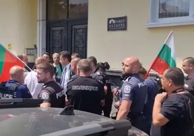 Митов за Кирил Петков: Нямаше да говори с протестиращите, ако нямаше полицаи