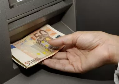 Хората вече могат да проверят какви договори са регистрирани в