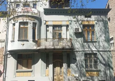 Продават етаж от къща с гараж в сърцето на Пловдив – гледката е към Главната и Цар-Симеоновата градина