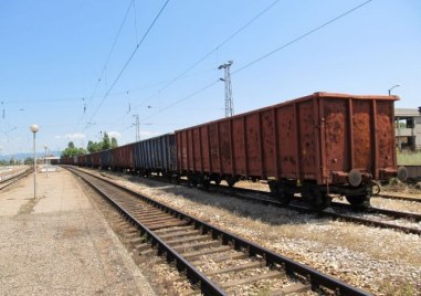 Дерайлира вагон от товарен влак в междугарието на селата Кермен