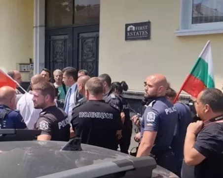 Митов за Кирил Петков: Нямаше да говори с протестиращите, ако нямаше полицаи