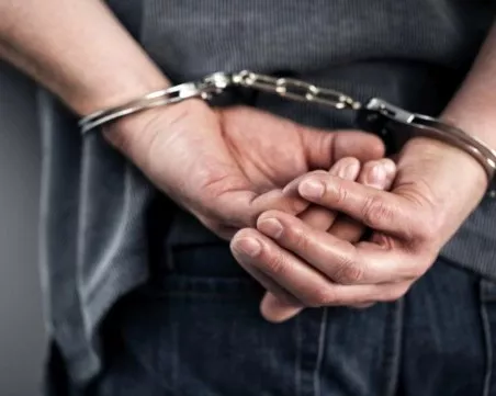 Задържаха млад мъж за бомбените заплахи в Кърджали
