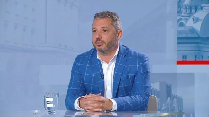 Делян Добрев: От 8 август до края на годината ще има двойно обозначаване на цените