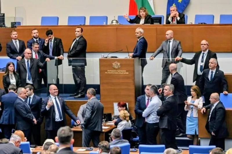 Депутат от ДПС на Пеевски поиска имунитети на депутати от 