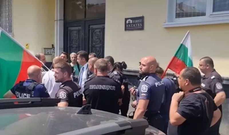 Митов за Кирил Петков: Нямаше да говори с протестиращите, ако нямаше полицаи