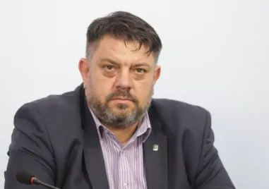 Просташко, арогантно, комплексарско: Атанас Зафиров призова за отстраняването на Цончо Ганчев