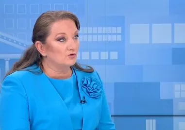 Сачева: ПП-ДБ приличат на силиконови момичета, които се надуват, за да изглеждат красиви