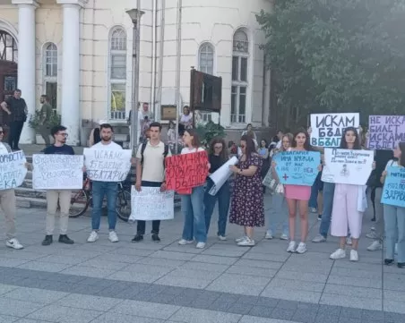 Искаме да лекуваме, а не да гладуваме: Младите медици излязоха с петиция към властта