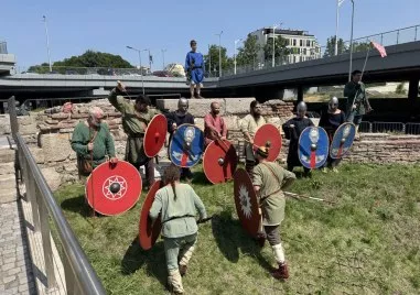 Антични воини и семействата им разпънаха лагери във форумите Запад и Север