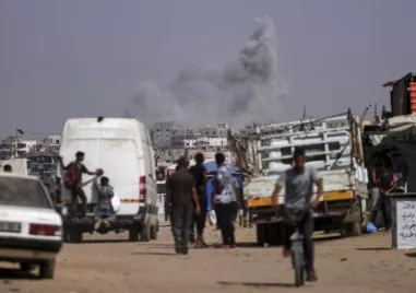 Най малко 60 души са загинали от началото на деня при