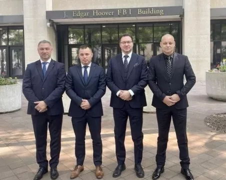 Българска делегация, водена от Даниел Митов, с важни срещи в централата на ФБР