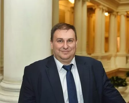 Емил Радев: Протестите срещу еврото амбицират европейските ни партньори да подкрепят България