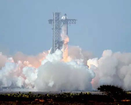 SpaceX изстреля в Космоса голям комуникационен сателит