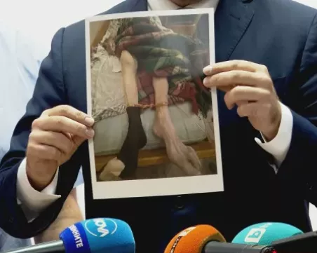 Връзвани и заключвани! Ужасяващи разкрития за нелегални старчески домове