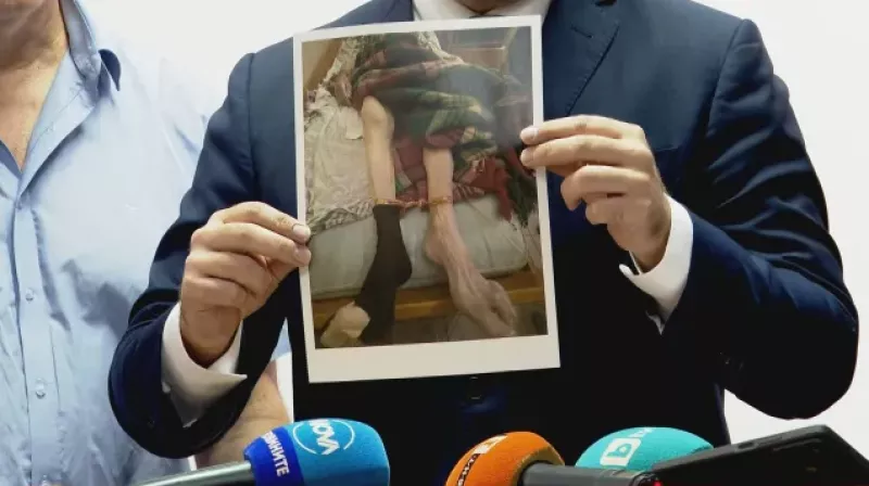 Връзвани и заключвани! Ужасяващи разкрития за нелегални старчески домове