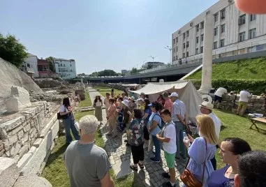 Римското наследство оживя в Пловдив: Тур из Античността събра пловдивчани и гости на града