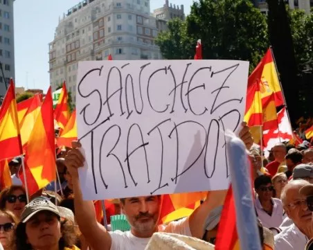 Десетки хиляди протестират против корупцията в Испания и настояват за нови избори