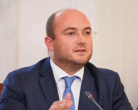 Министър Георгиев: Една от жените от дома в Ягода е с ампутирани ходило и пръсти заради гангрена