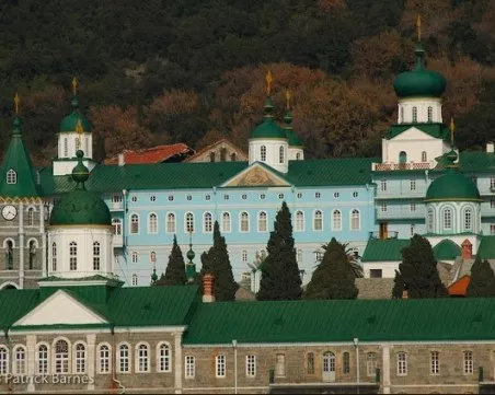 Три манастира в Света гора с щети след силното земетресение в Егейско море
