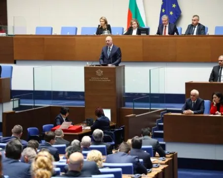 Вотът на недоверие срещу правителството се отлага