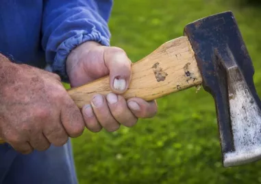 Мъж е пребит посред бял ден на улицата в берковското