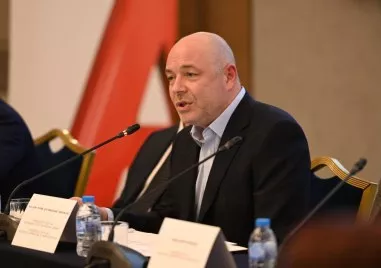Трябва да се ограничи използването на електрически тротинетки нощем и да се редуцира скоростта им