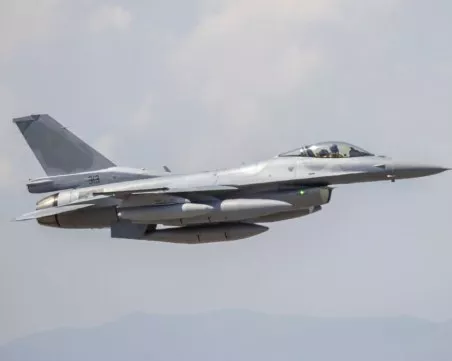 Адмирал Ефтимов: До края на годината ще имаме осем F-16. Пилотите са достатъчно
