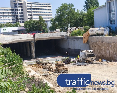Изграждат дънната плоча на пробива под Централна гара в Пловдив