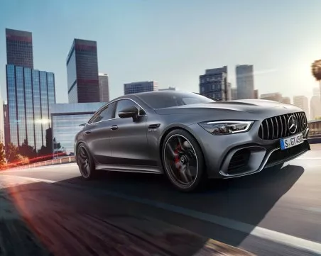 Шофьорка - рецедивист хвърчи със 133 км/ч с луксозен Mercedes AMG в Пловдив, остана без книжка