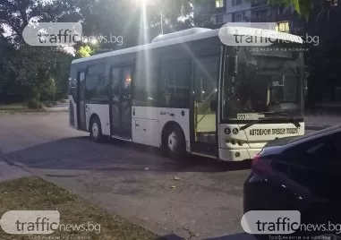 Автобус от градския транспорт в Пловдив стои изоставен с дни до Братската могила