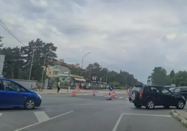 Пропадна част от пътя на изхода на Сопот към Анево