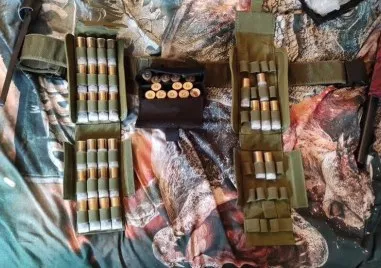 Иззеха богат боен арсенал от частен дом в бургаския квартал