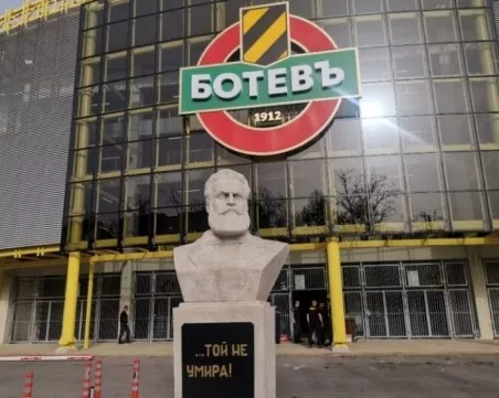 Официално: Зингаревич обяви, че има три варианта за бъдещето на Ботев