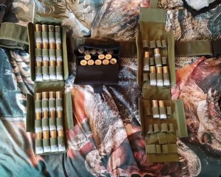 Спецоперация в Бургас: Иззеха богат боен арсенал от частен имот