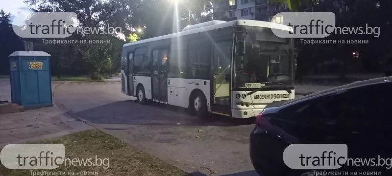 Автобус от градския транспорт в Пловдив стои изоставен с дни до Братската могила