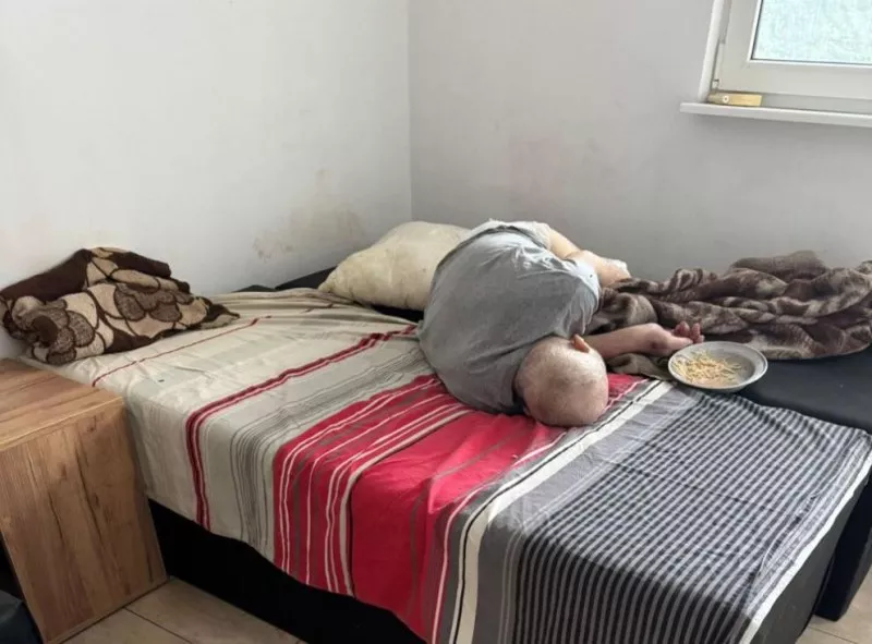 Възрастен мъж от дом във Варна: „Цял живот съм работил в Института за пшеницата, а тук се моля за филия хляб