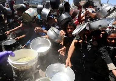 Малко над 100 камиона с хуманитарна помощ включително брашно и