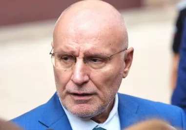 Управителят на БНБ Димитър Радев очаква България да запази политическата