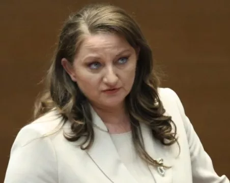 Деница Сачева: Румен Радев играе със страховете на хората за лична полза