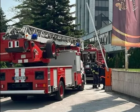 Голям пожар избухна в хотел 