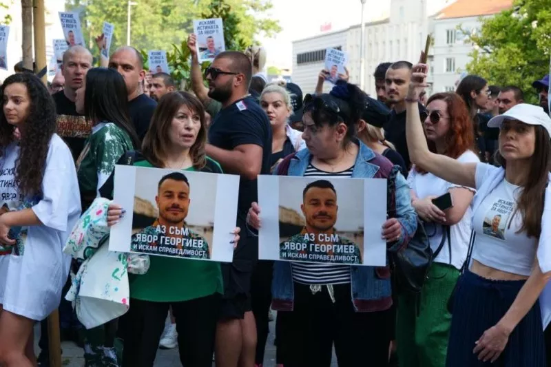 Над 500 души се събраха на протест във Варна в памет на Явор Георгиев